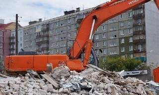 Вывоз строительного мусора с участка в Вольске недорого от 1562 руб. | 2Землекопа-Вль